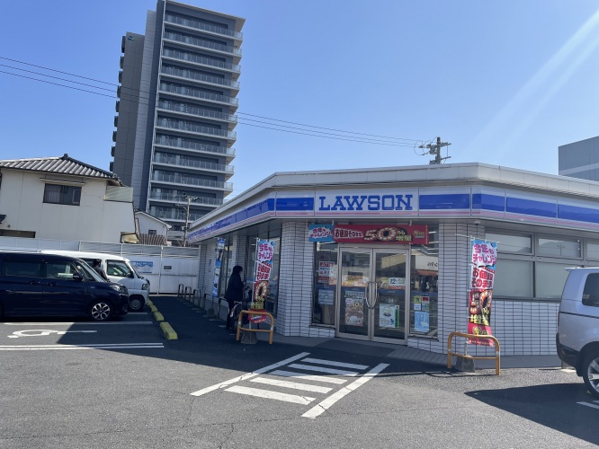 目の前に嬉しいローソン！